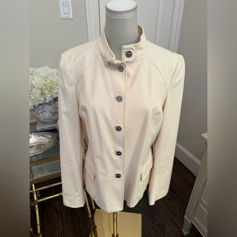 St. John Sport Cream Jacket
D22